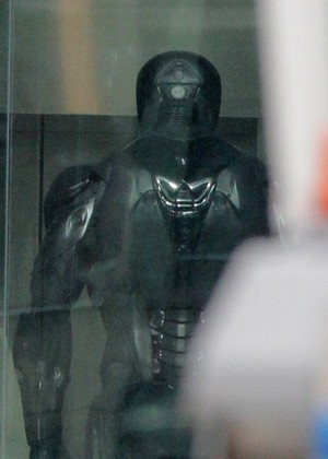 Юэль Киннаман в костюме РобоКопа